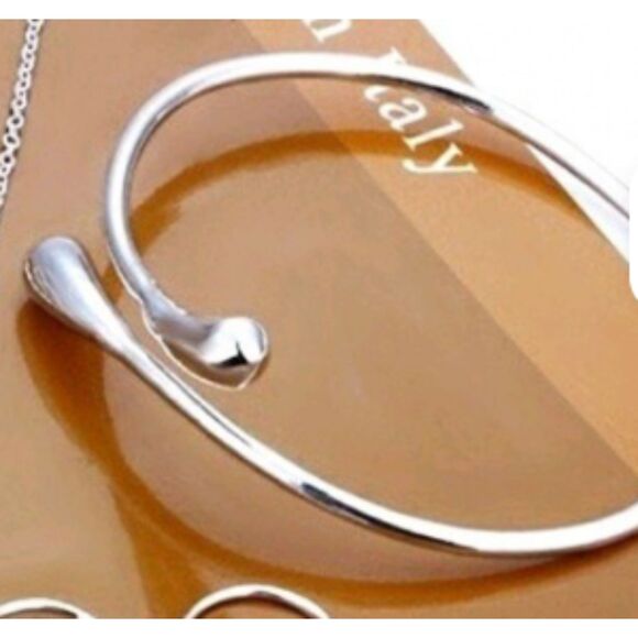 Stamped .925 Sterling Silver Adjustable Tear Drop Open Bracelet Bangle - Picture 1 of 3